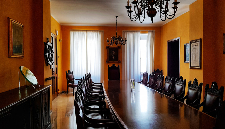 La sala storica della Giunta e i ritratti di illustri livornesi