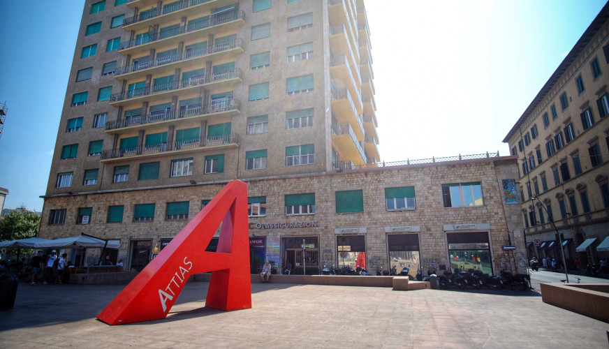 "A" di Renato Spagnoli in Piazza Attias