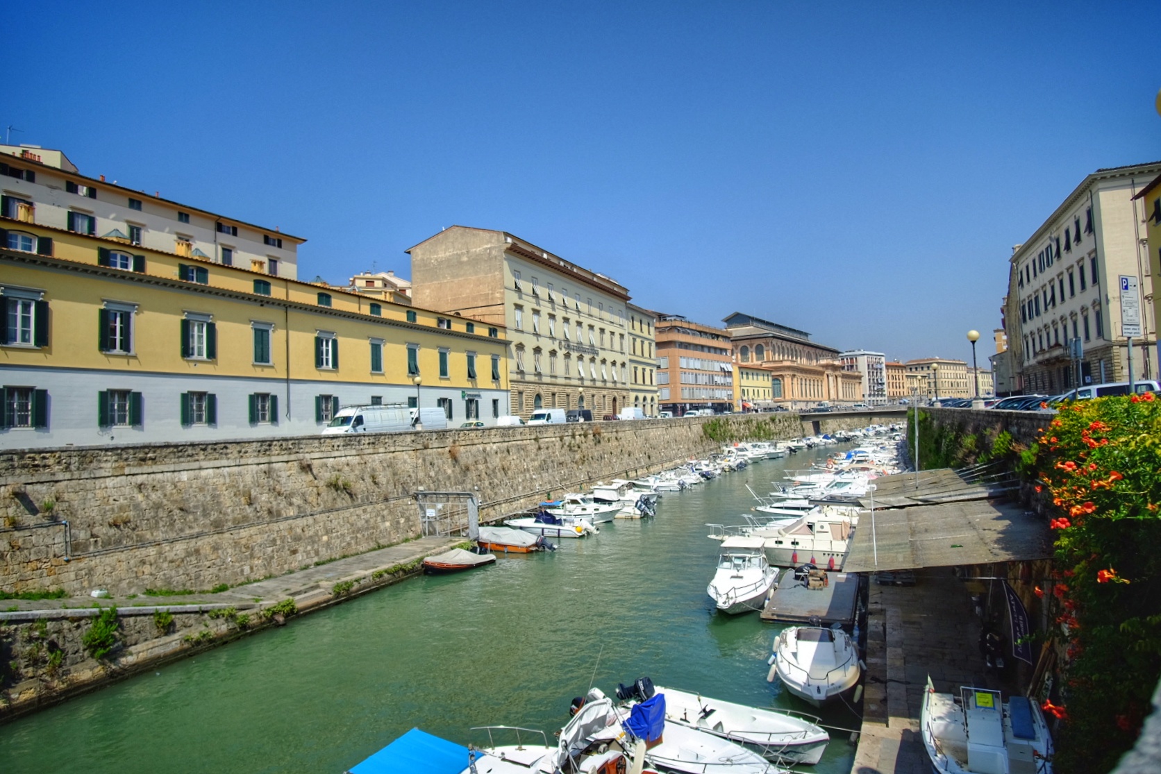 Fosso reale - piazza della Repubblica